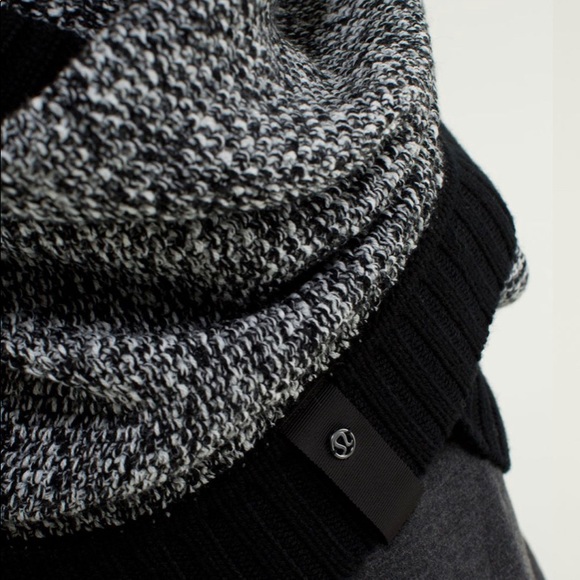 Lululemon Cozy Yogi Infinity Scarf - Picture 5 of 5